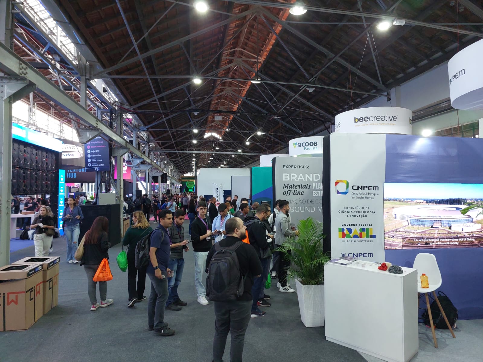 Campinas Innovation Week começa com 2,8 mil visitantes e 38 estandes de expositores