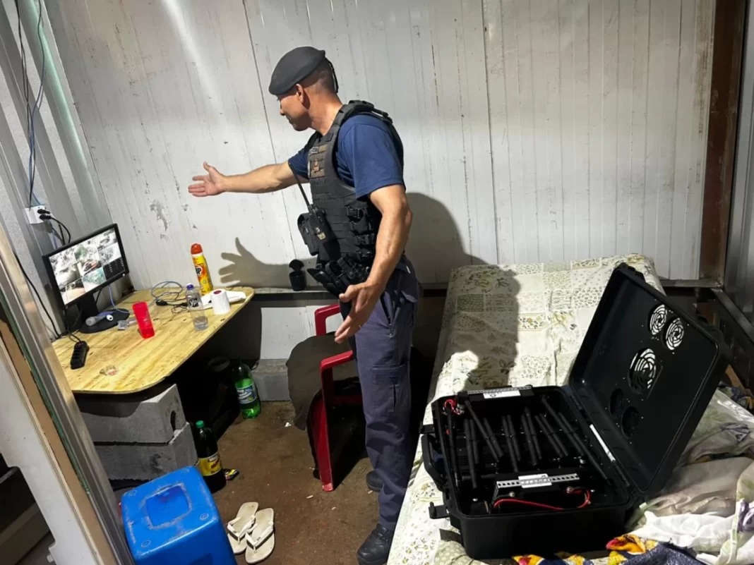 Desmanche de caminhão é descoberto na região; três foram presos