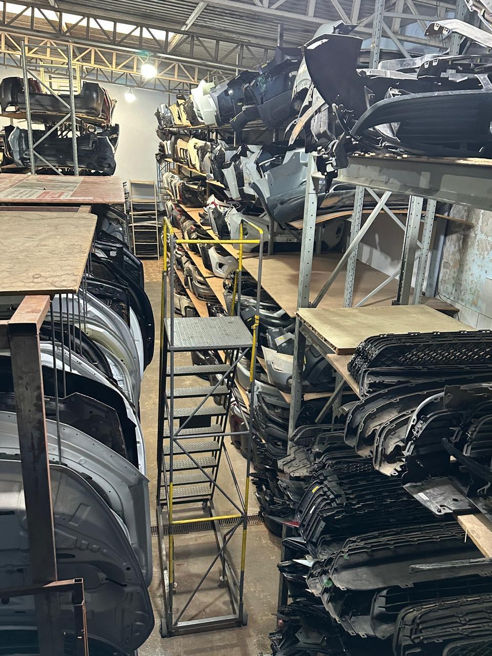 Loja com dezenas de peças automotivas irregulares é encontrada no Jd. Interlagos