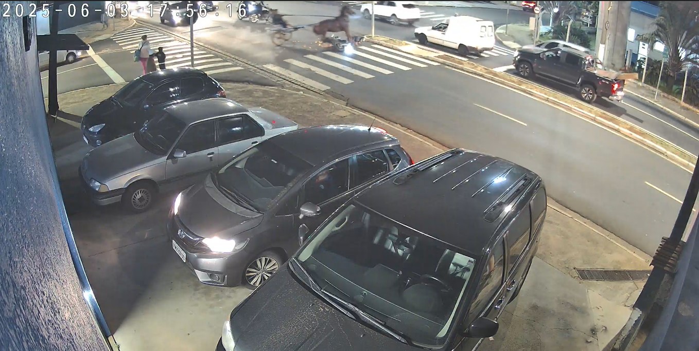 Motociclista é atropelado em acidente envolvendo charrete em Americana