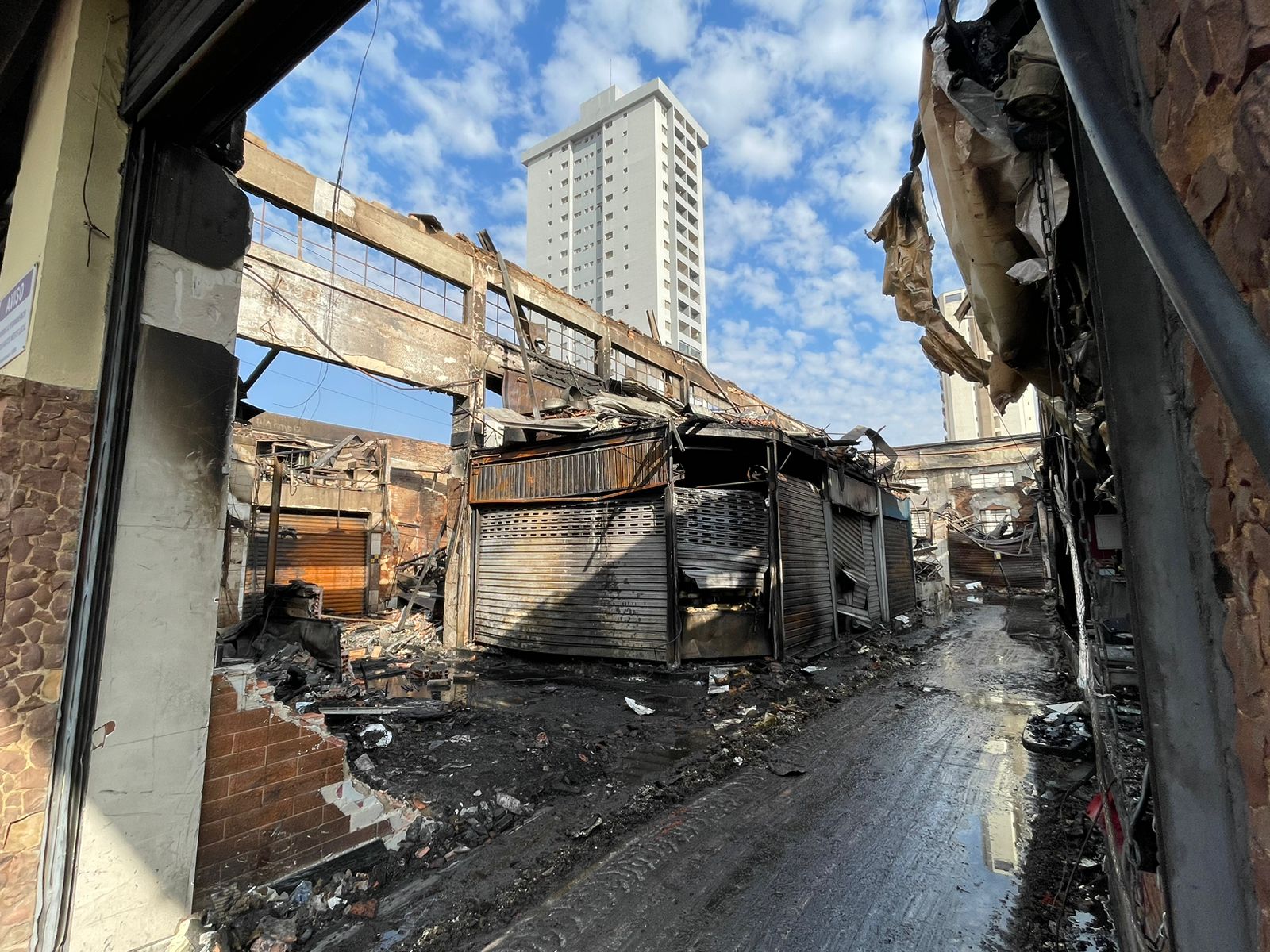 Comerciante tem prejuízo de R$ 1 milhão por bancas incendiadas no Mercadão de Piracicaba