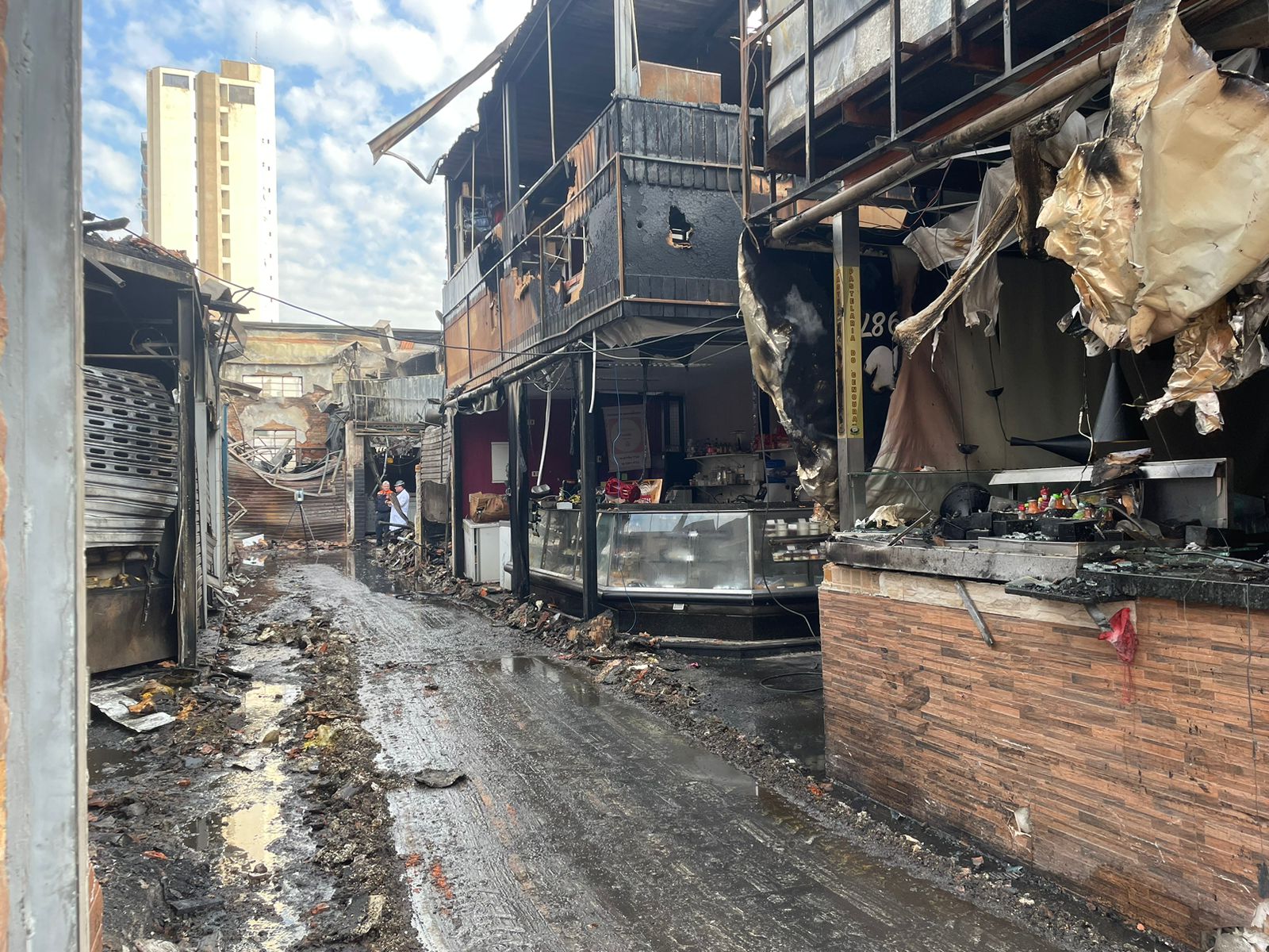 Comerciante tem prejuízo de R$ 1 milhão por bancas incendiadas no Mercadão de Piracicaba