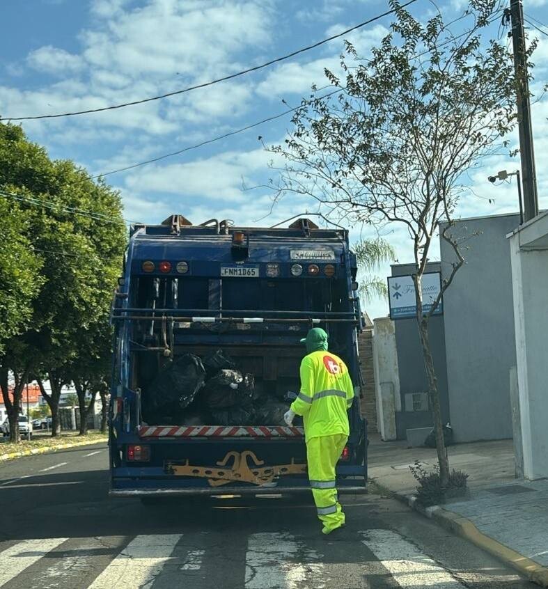 Contratada emergencial retoma coleta de lixo em Mogi Mirim, mas resíduos continuam acumulados