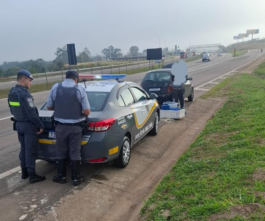 Polícia Rodoviária apreende carro com mais de 220 multas por furar pedágio