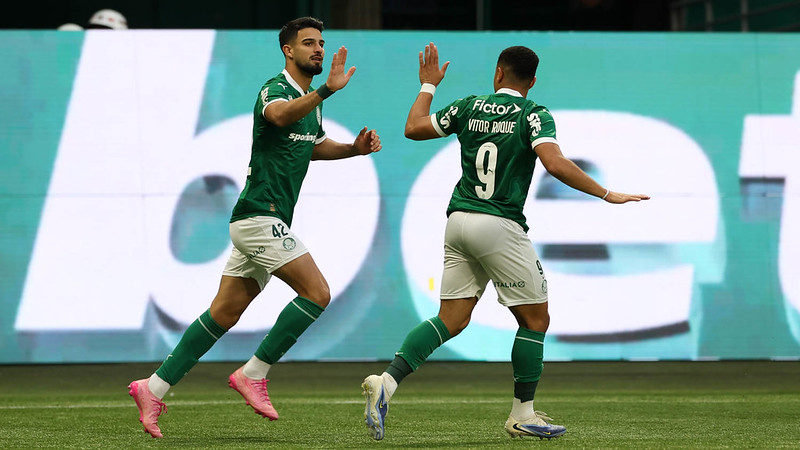 Artilheiro do Verdão crítica protestos na Academia de Futebol