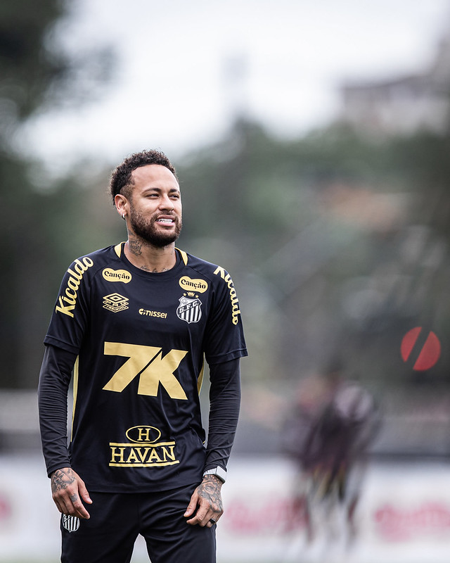 Neymar fala em jogar para se divertir contra o Palmeiras