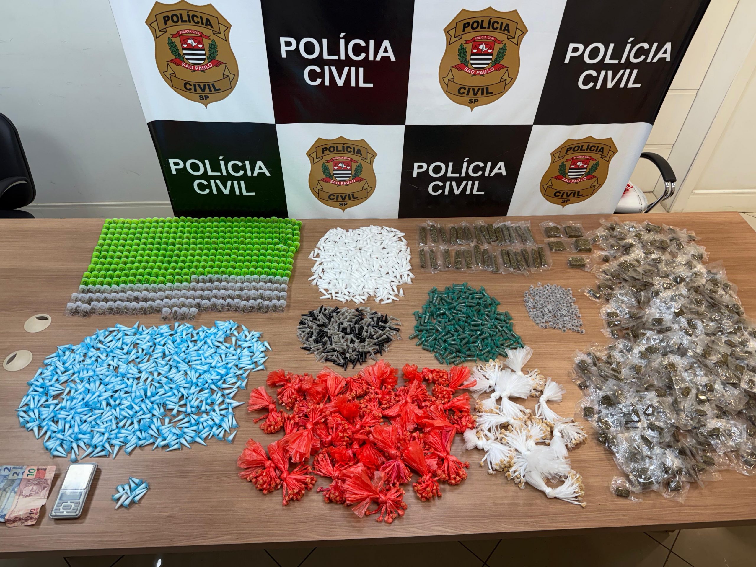 Polícia descobre “casa bomba” e apreende quase 4 mil porções de drogas em Piracicaba