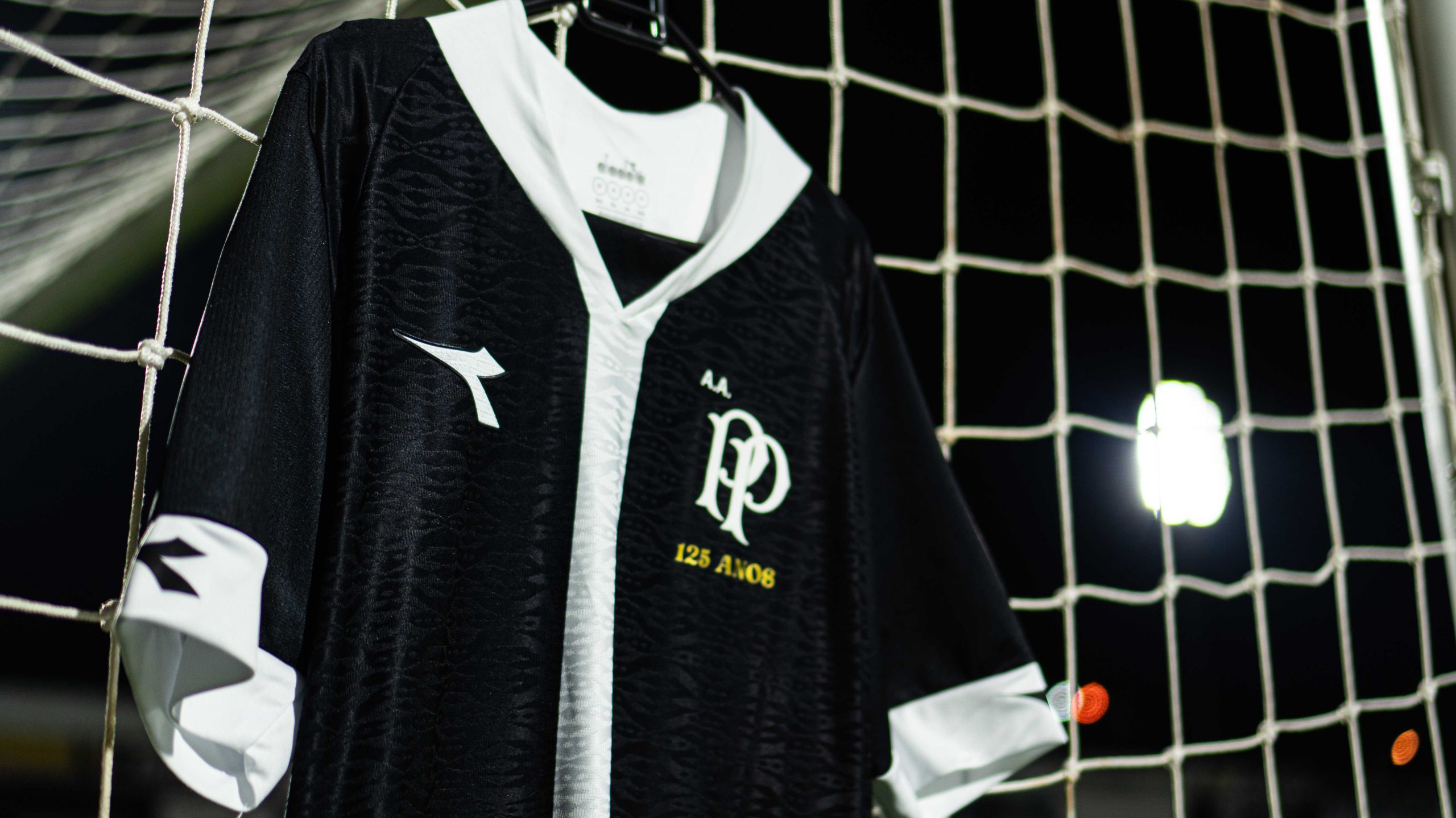Ponte Preta lança novo uniforme em comemoração aos 125 anos