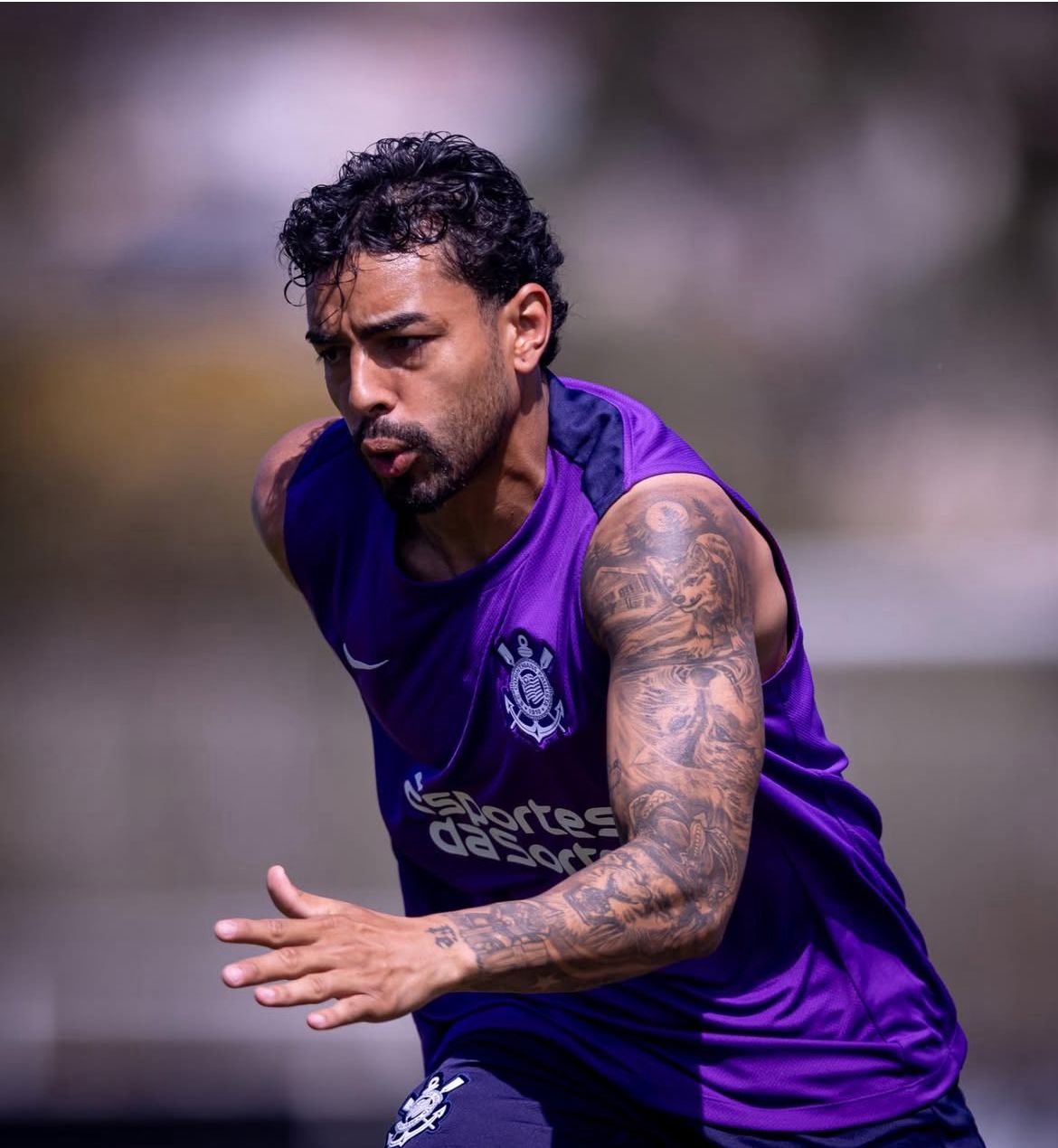 Lateral-esquerdo não participa de treino e preocupa no Corinthians