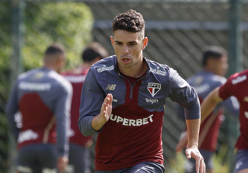 Oscar faz atividade no CT e anima comissão técnica no São Paulo