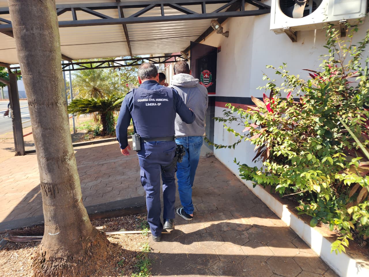 Procurado por matar o pai é preso em Limeira e levado para hospital psiquiátrico