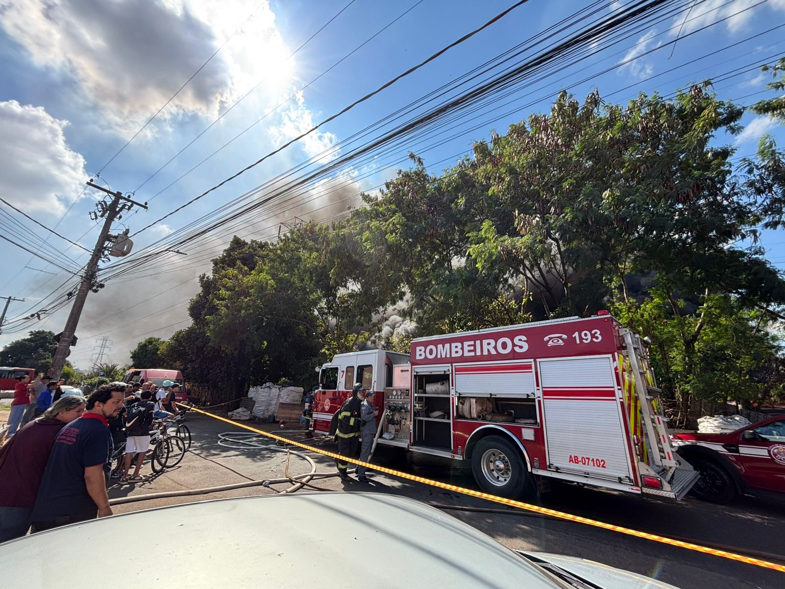 Incêndio atinge empresa de recicláveis na Vila Reggio, em Campinas