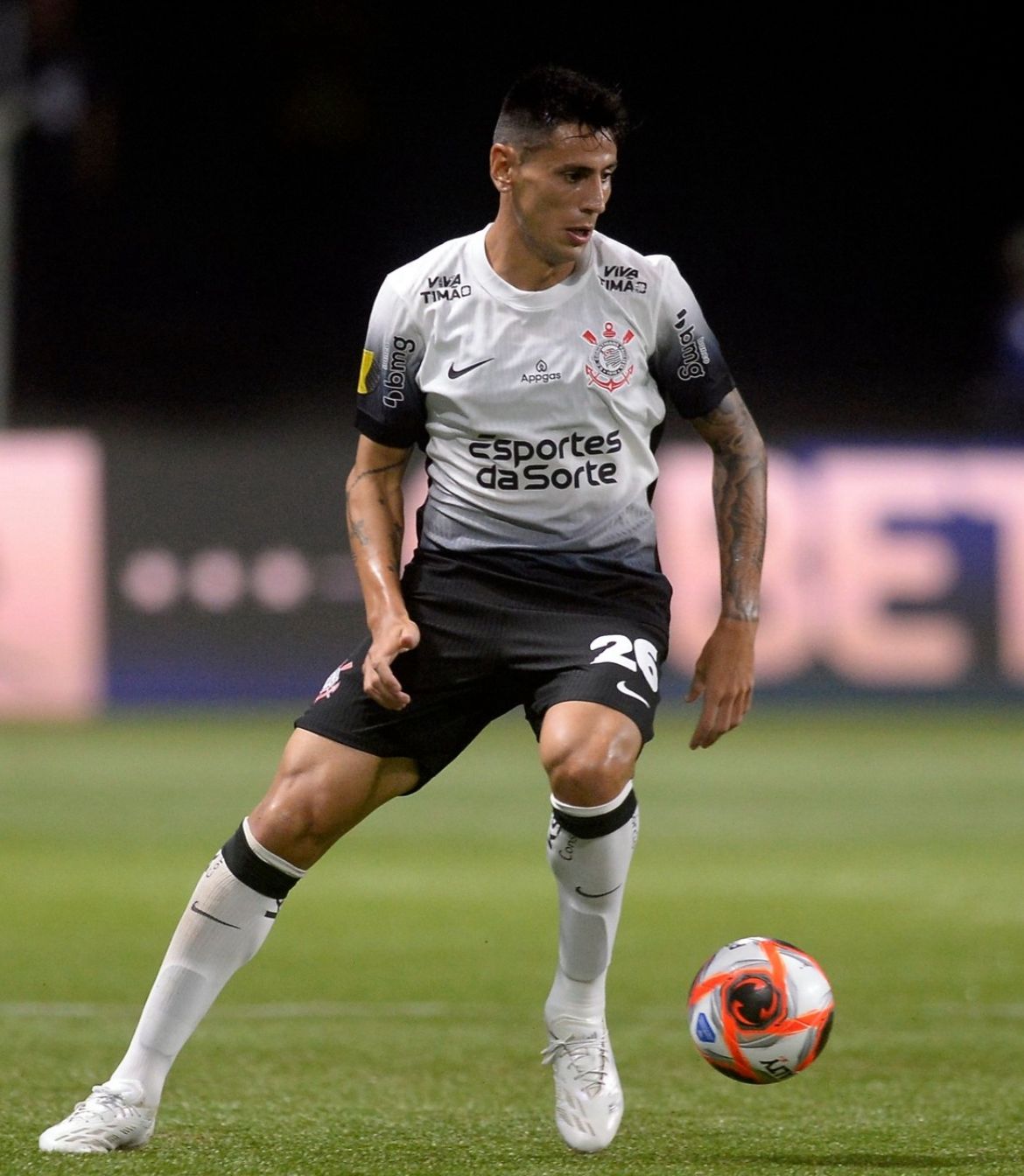 Corinthians negocia renovação com lateral-esquerdo Angileri