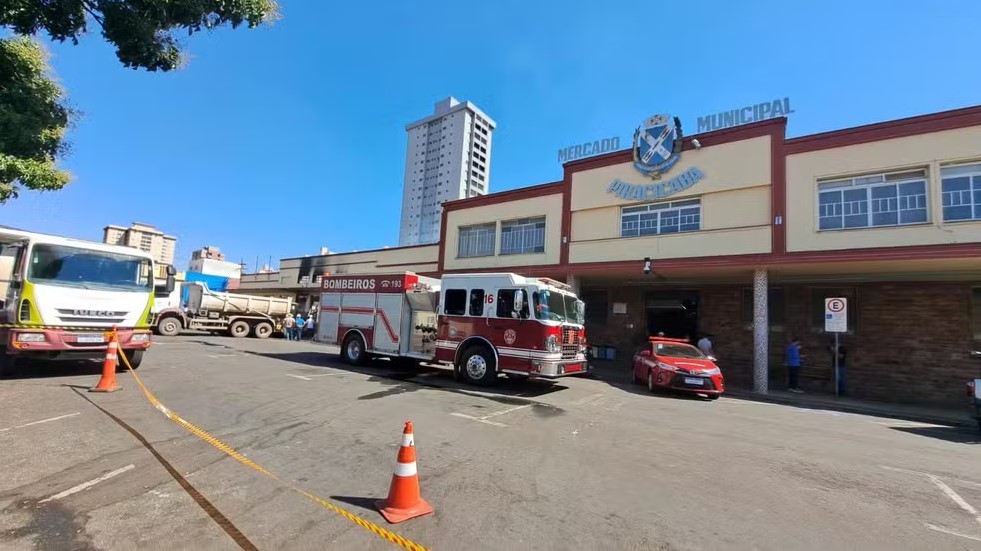 Dois meses após incêndio, tendas provisórias no Mercadão de Piracicaba ainda não foram instaladas