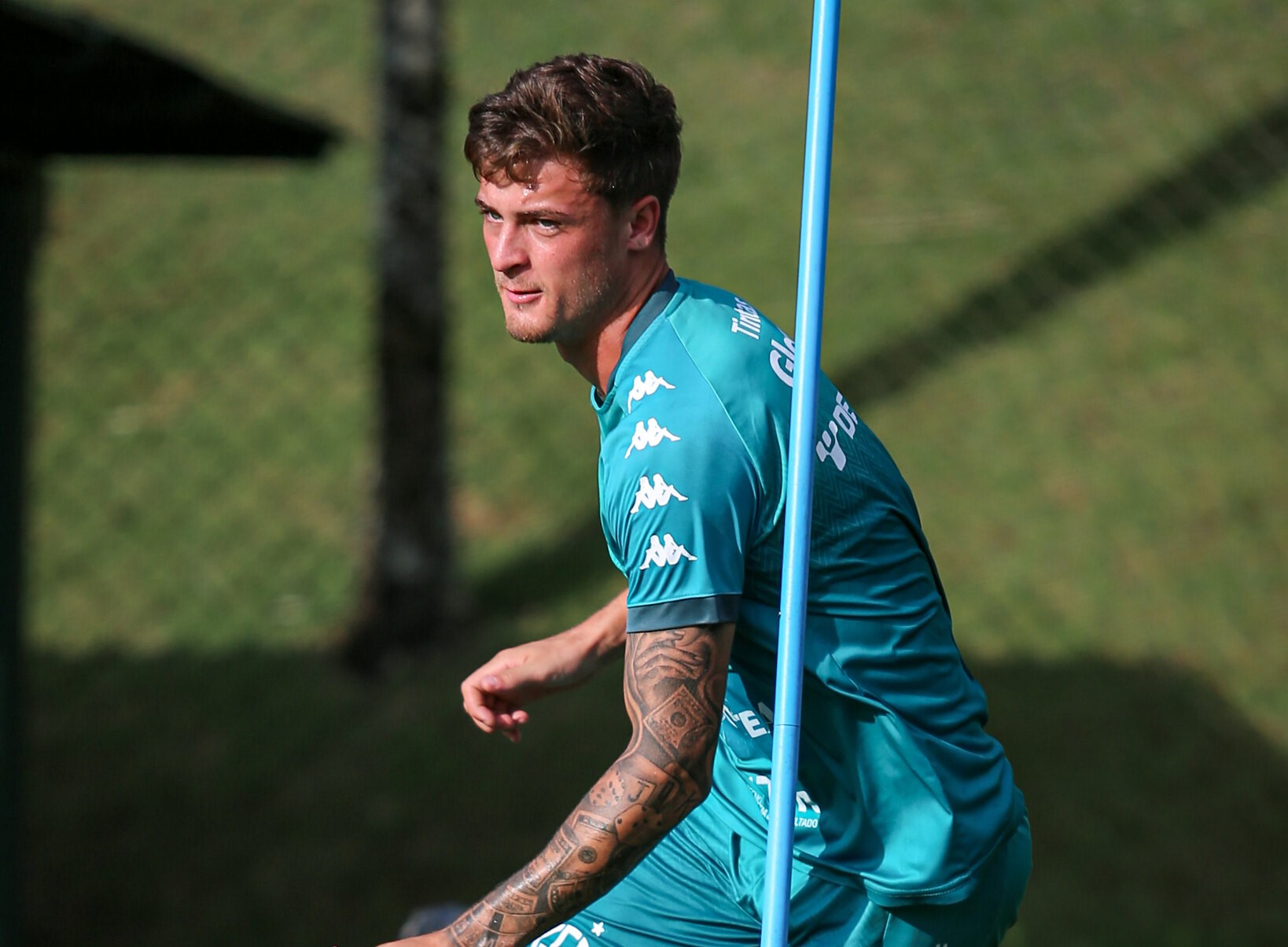 Guarani anuncia rescisão com zagueiro Titi e atacante Eliseu; Kewen renovava até o fim de 2026