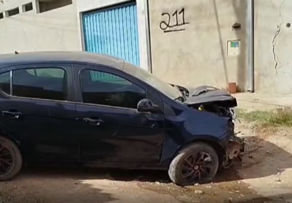 Motorista embriagado bate carro em muro e “abandona” filho autista dentro do veículo 
