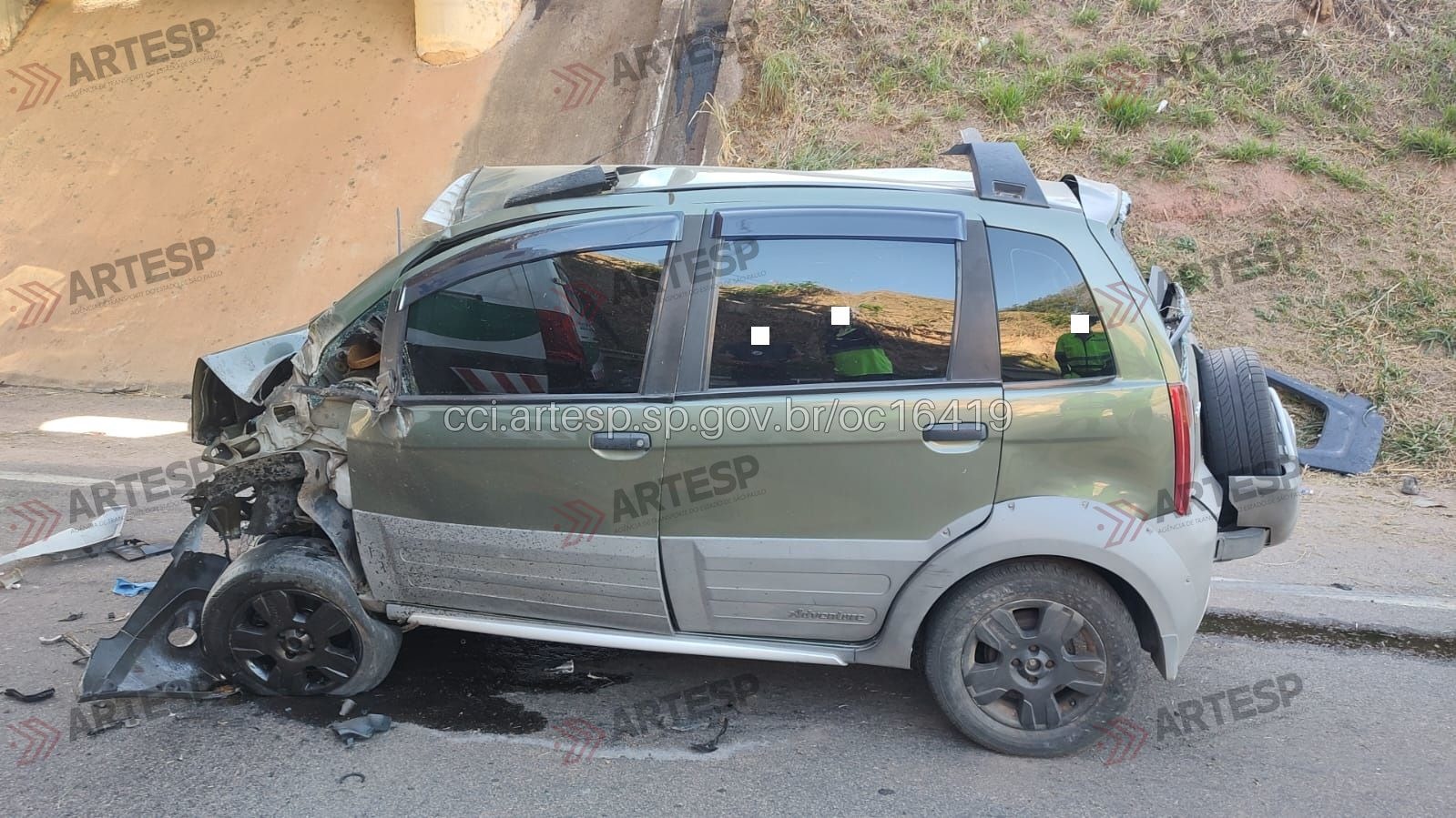 Motorista morre após colisão entre carro e caminhão na Rodovia SP-101