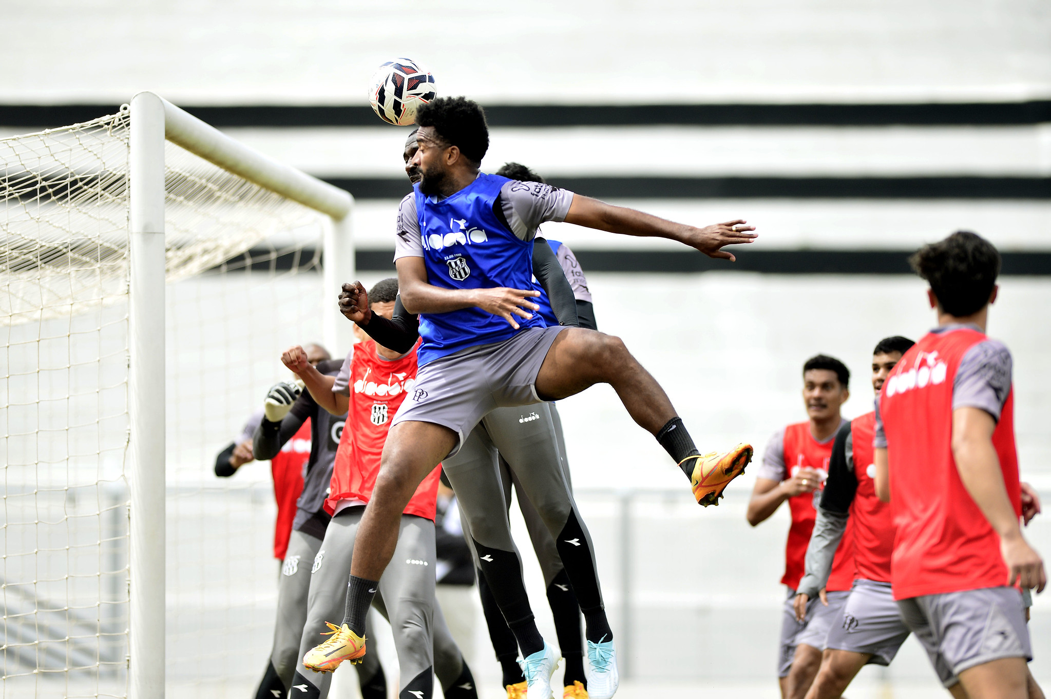 Ponte Preta encerra preparação para duelo contra o Náutico no Moisés Lucarelli