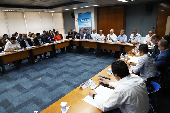 Prefeitos da RMC aprovam projeto-piloto para atender população em situação de rua