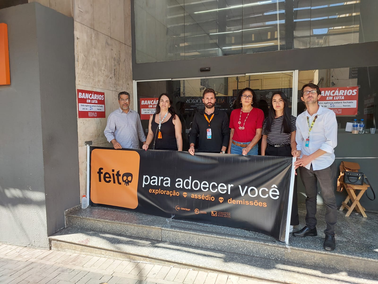 Sindicato dos Bancários protesta contra demissões no Itaú em Campinas