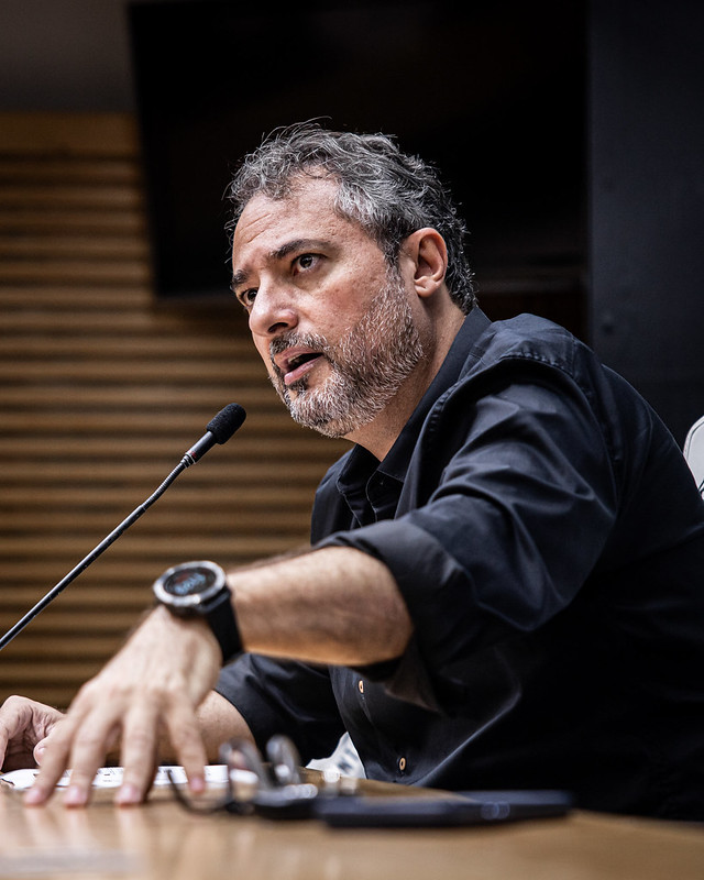 Dirigente do Santos nega saída de meio-campista Willian Arão