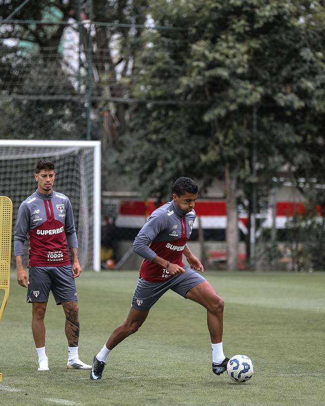 Volante Luiz Gustavo volta a treinar e poderá reforçar o São Paulo em outubro