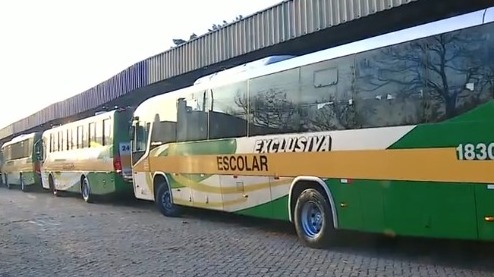 Reforma faz estudantes viajarem cerca de 50km/dia para aulas em escola provisória em Campinas