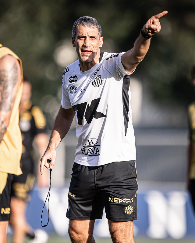 Santos pode ter mudanças defensivas para encarar o Atlético-MG