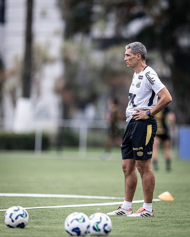 Com reforços, Santos recebe Corinthians na Vila Belmiro