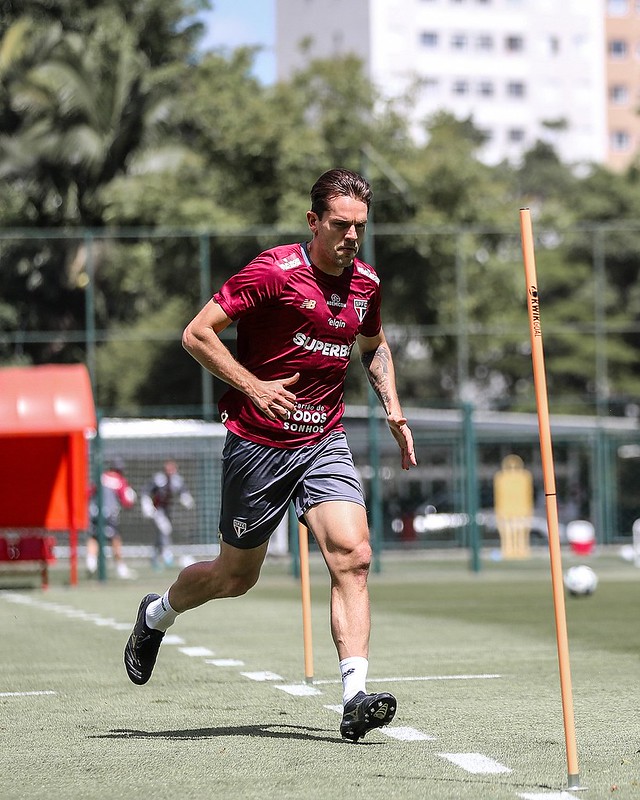 Em momento ruim, São Paulo volta aos trabalhos com novidades