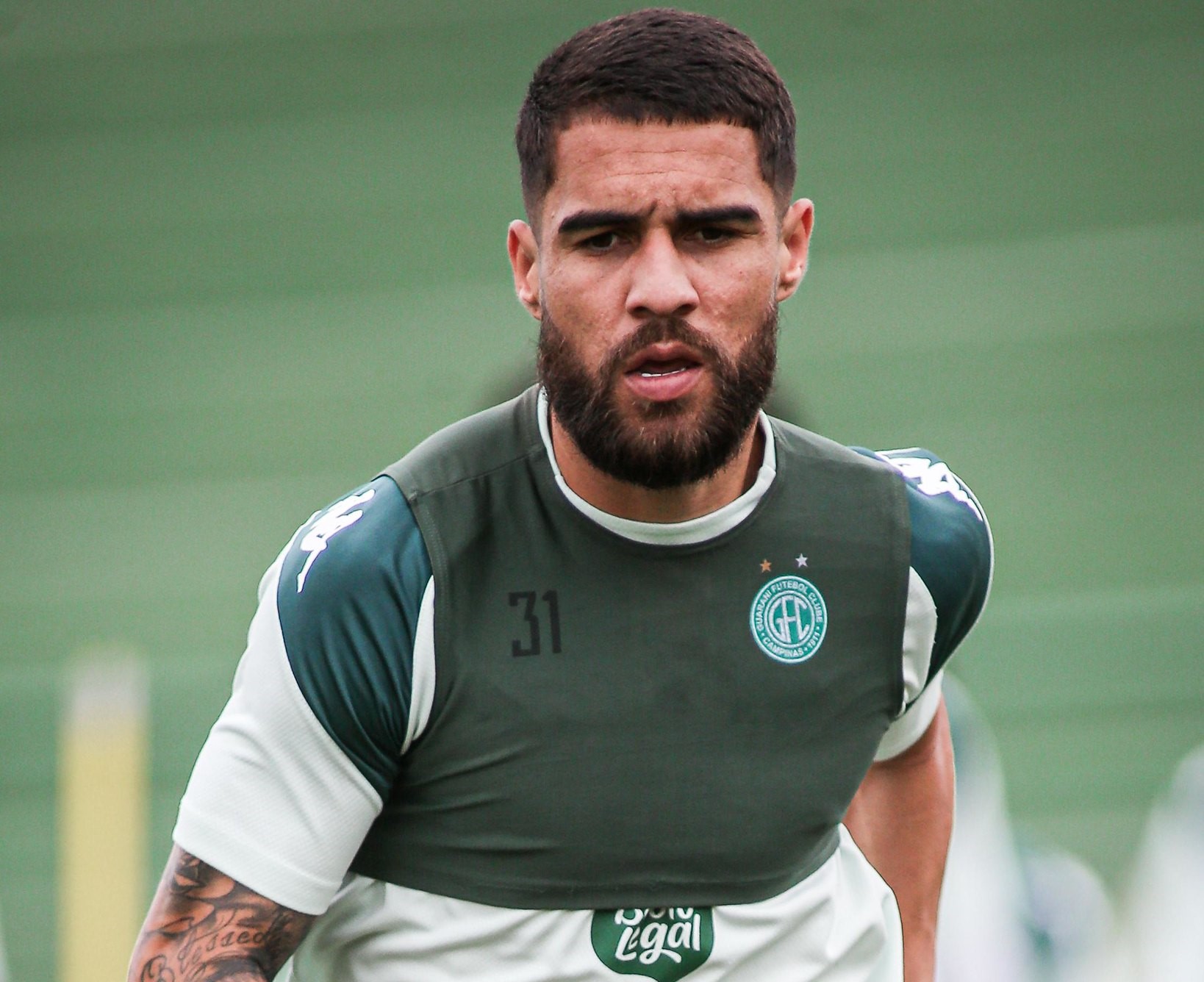Expulso contra o Brusque, Bruno Santos é desfalque do Guarani para duelo contra o Náutico