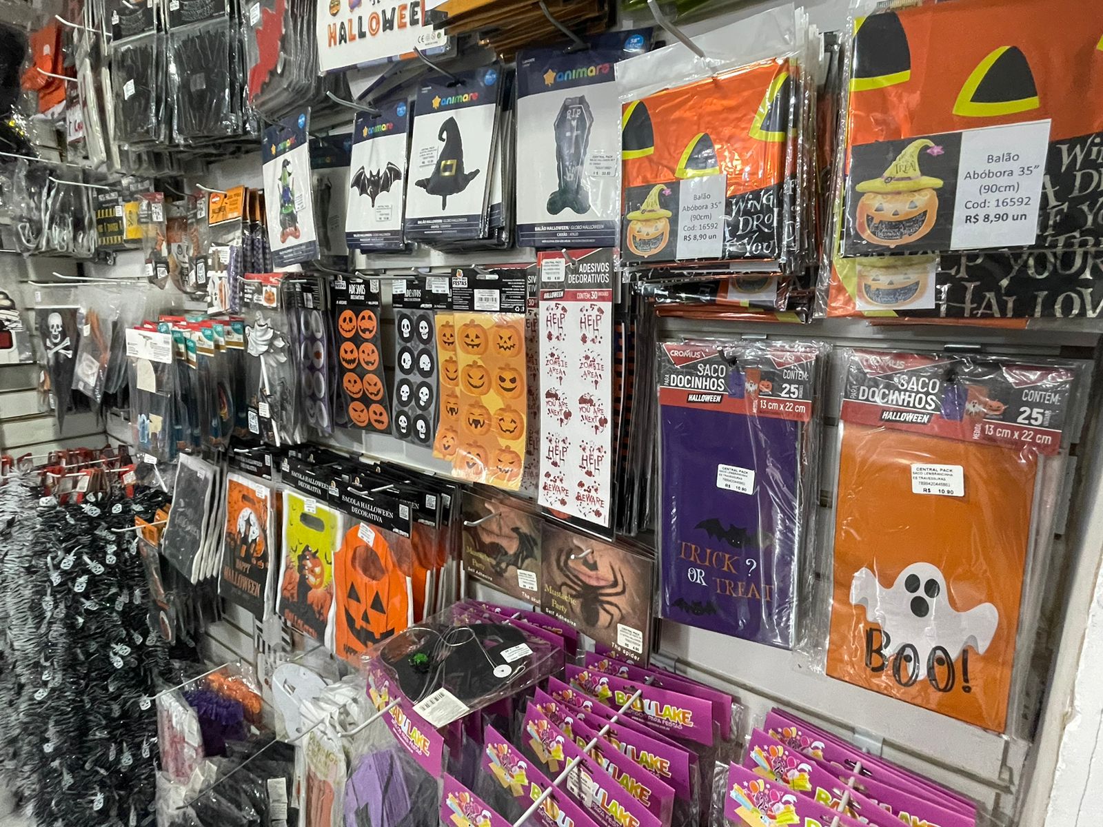 Festas de Halloween movimentam lojas de decoração em Campinas