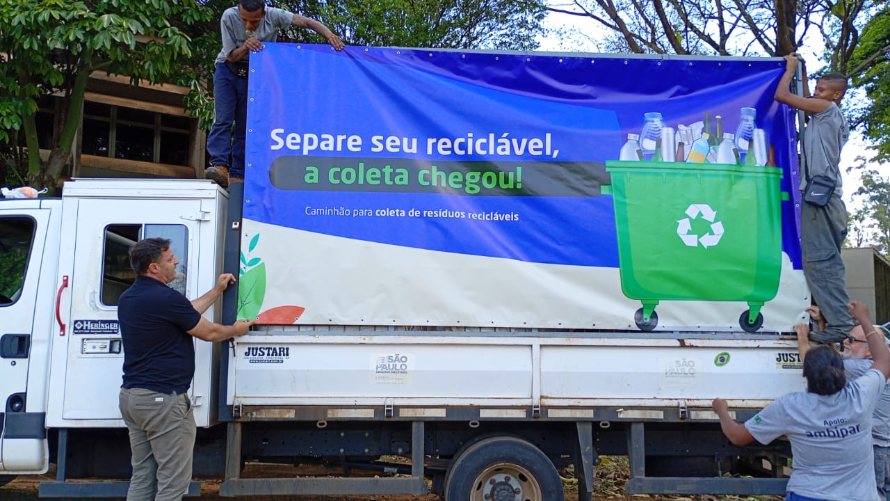 Nova Odessa faz Drive Thru Ambiental com troca de recicláveis por brindes