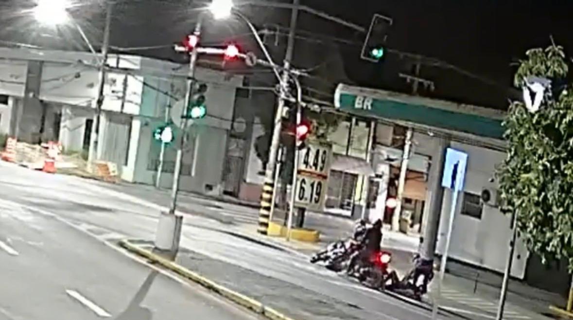 Quadrilha rende motociclista e foge com moto em Amparo; veja vídeo