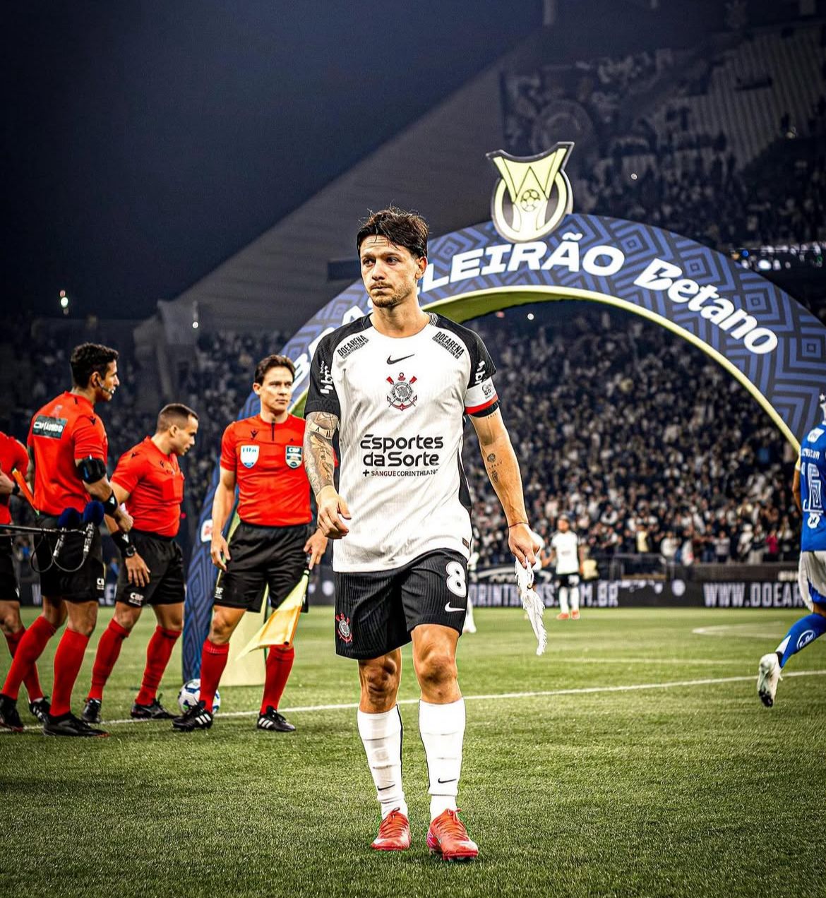 Rodrigo Garro mostra evolução na recuperação e poderá reforçar o Corinthians no clássico