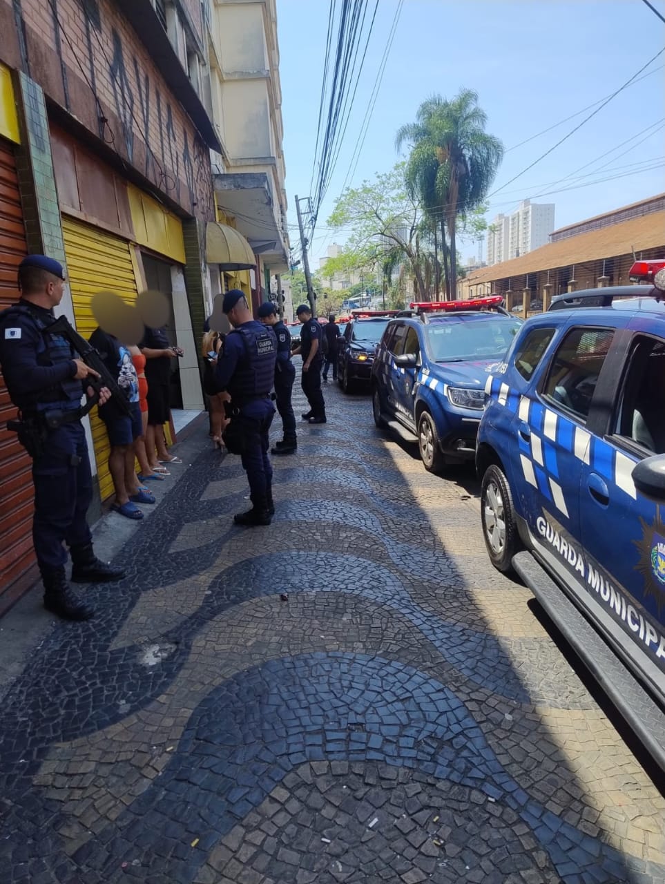 Operação integrada fiscaliza 36 bares e prende dois procurados na região central de Campinas