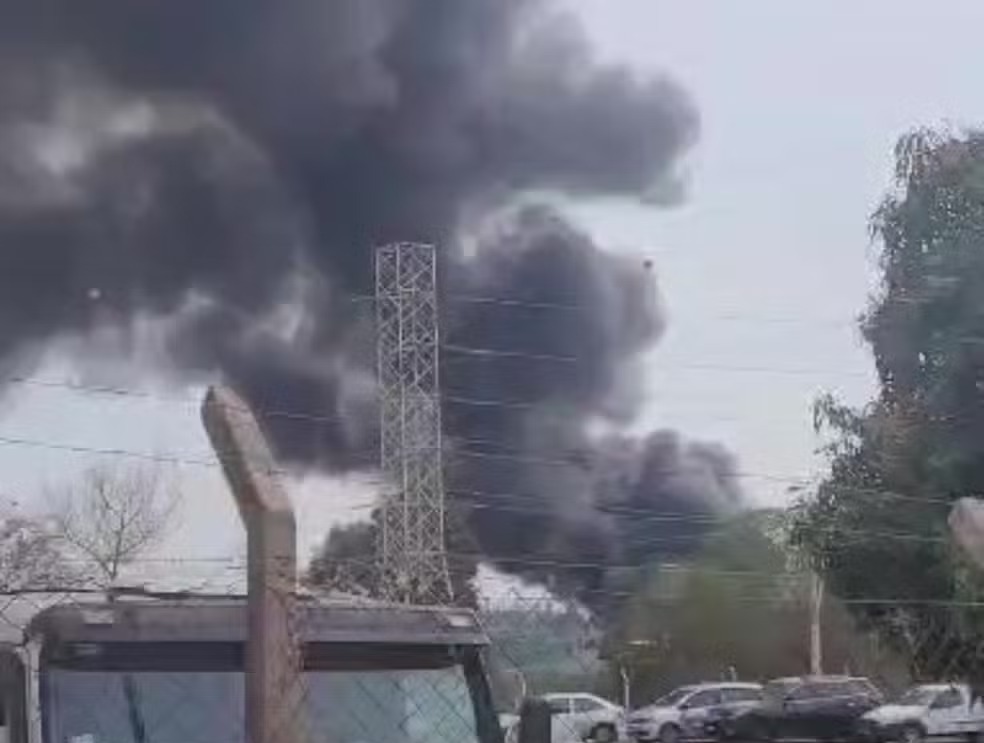 Incêndio atinge torre de resfriamento na Estrada da Rhodia, em Paulínia