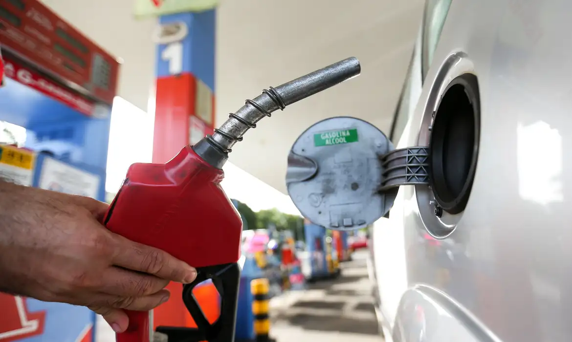 Ipem intensifica fiscalização de regularidade em bombas de combustíveis