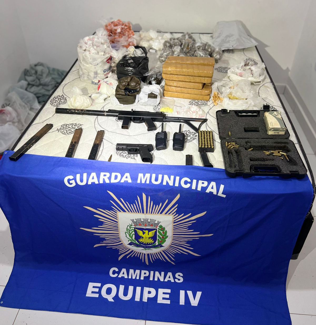 Polícia apreende drogas e armas em pensão durante patrulhamento em Campinas