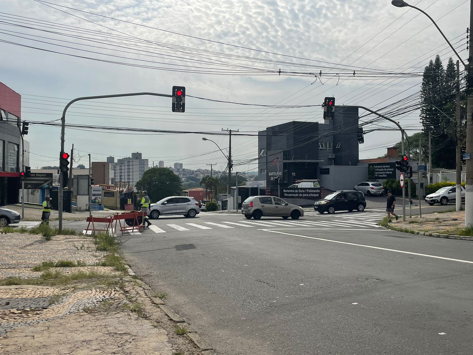 Mão única da Nossa Senhora de Fátima gera polêmica entre moradores