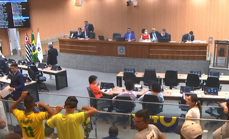 Sem quórum, vereadores adiam votação de CP contra Otto Alejandro (PL)