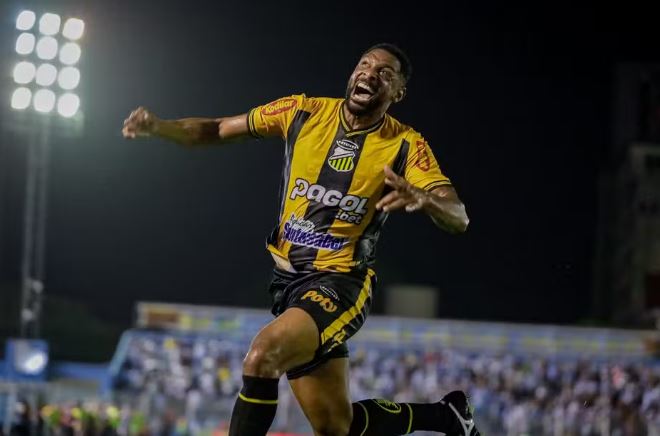 Veja a lista dos jogadores que podem fechar com o Guarani para 2026