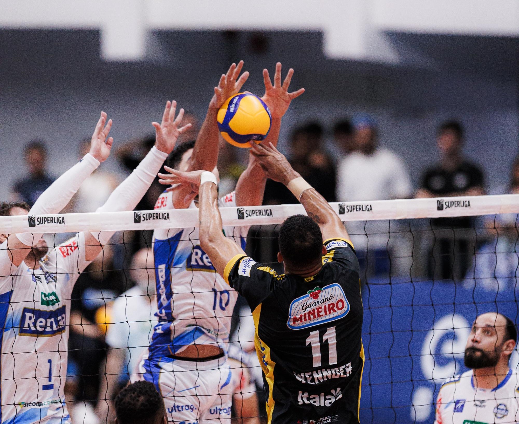 No Maranhão, Vôlei Renata vence confronto direto contra o Praia Clube pela Superliga