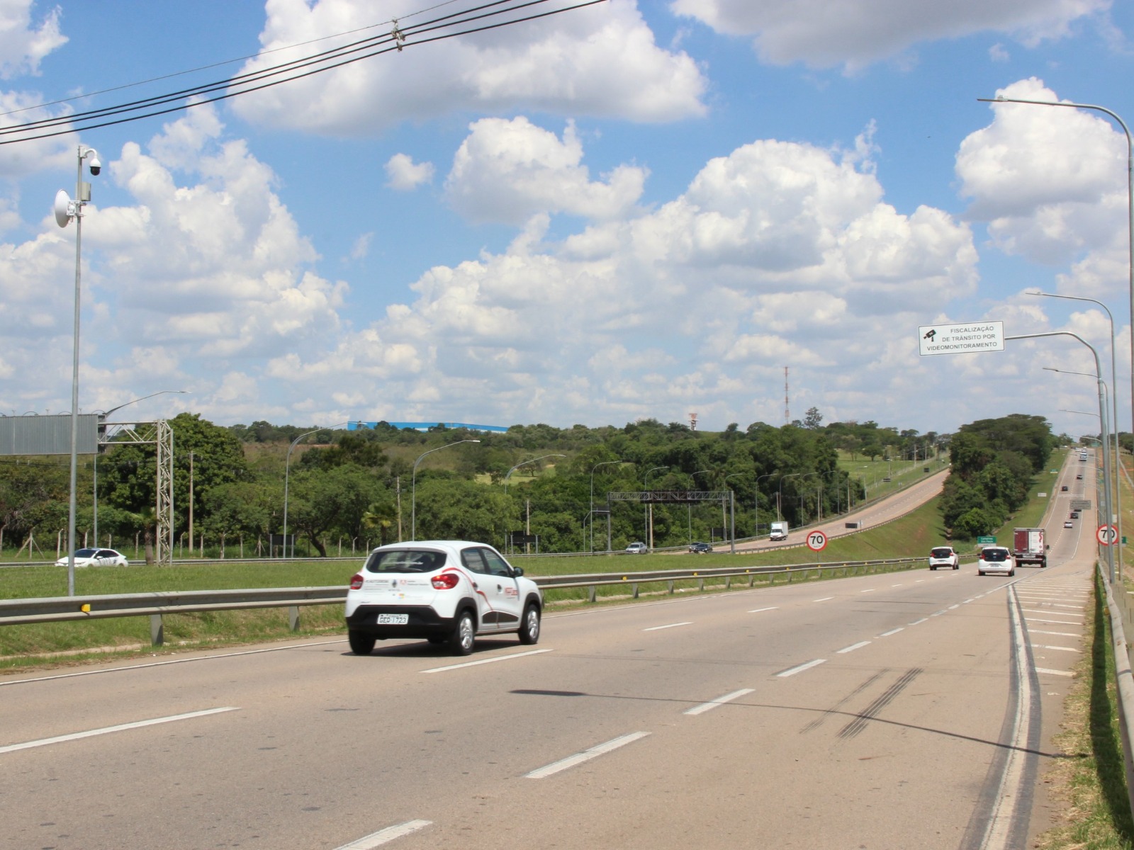 Novas câmeras começam a multar na Av. José Amgarten nesta segunda (15)