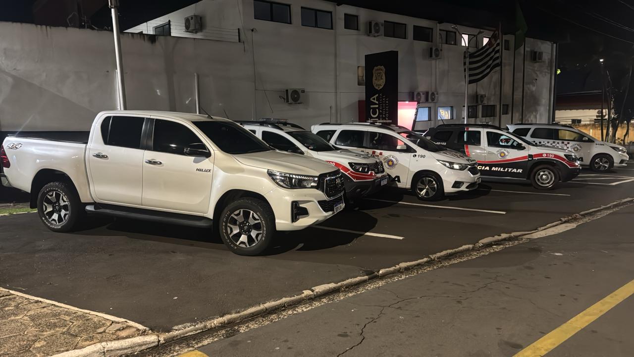 Polícia recupera carro de luxo furtado em Campinas após perseguição