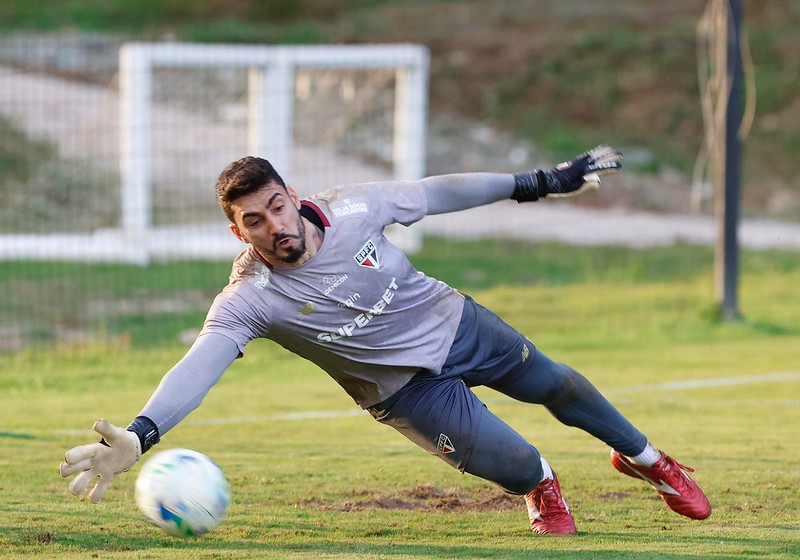 São Paulo enfrenta o Inter-RS para resgatar a dignidade no Brasileirão