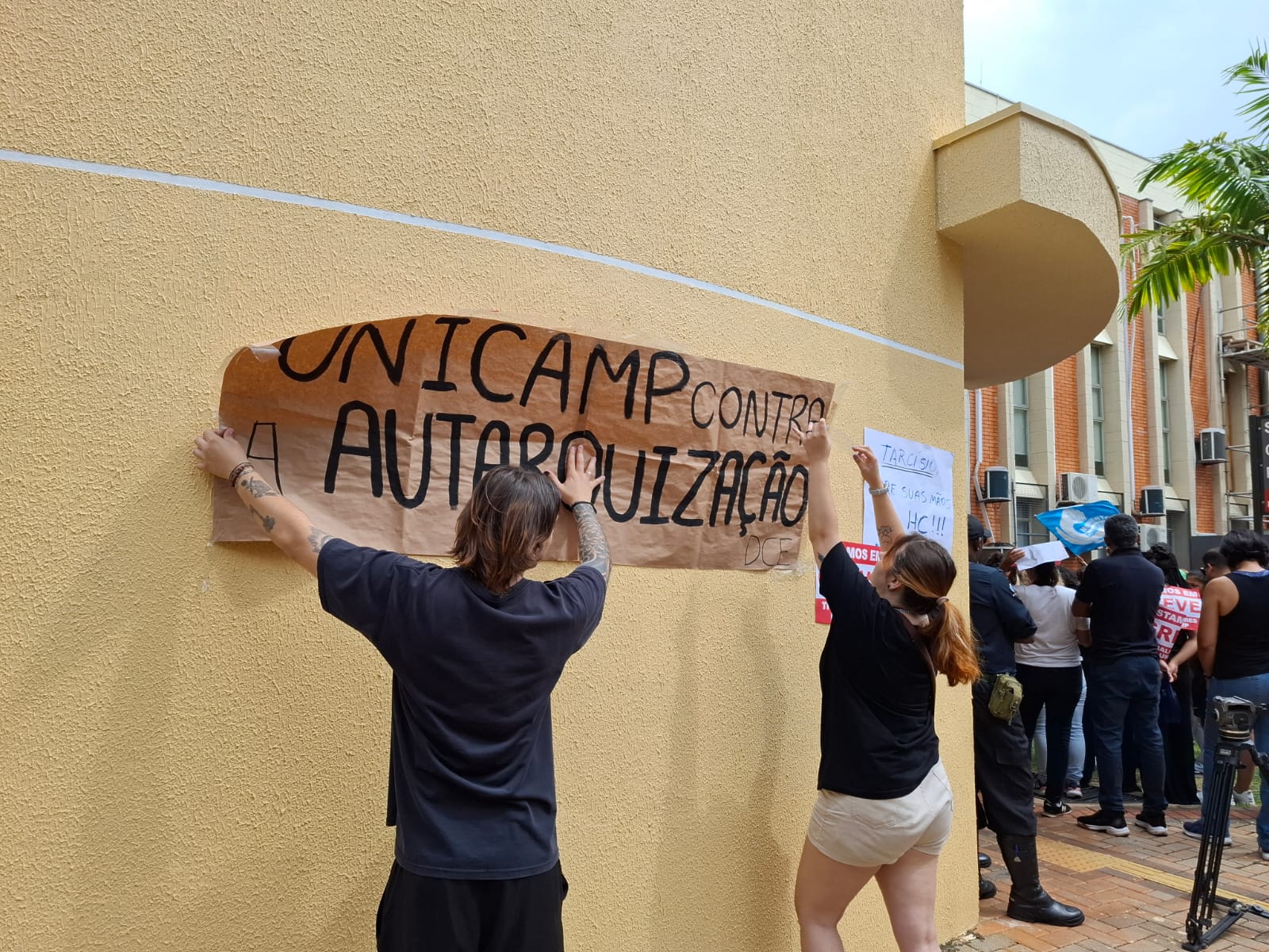 Servidores da Saúde da Unicamp definem continuidade de greve contra autarquização