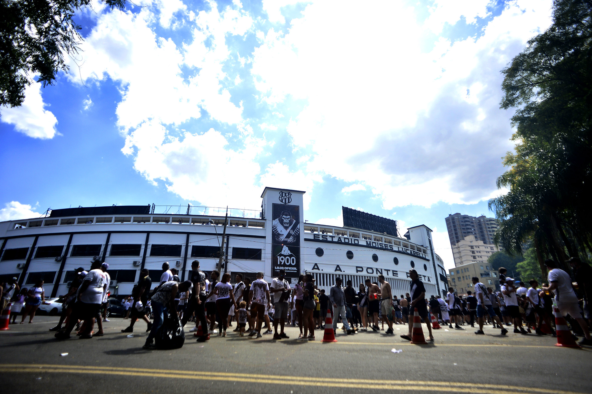 Torcedores organizam protesto contra diretoria da Ponte Preta; clube emite nota oficial