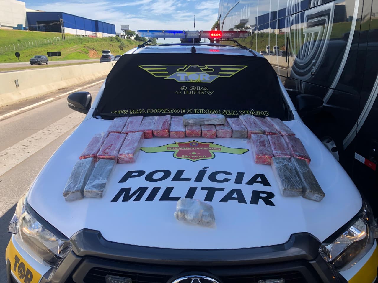 Passageiro é detido em ônibus com quase 24kg de maconha na Santos Dumont em Indaiatuba