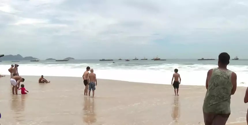 Sexto dia de buscas por adolescente desaparecido no mar de Copacabana